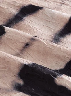 Ecru met zebraprint - Kreukeltextuur Satijn Asymmetrische Midi-rok