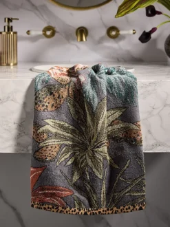 Floral Chic Leaf Towel