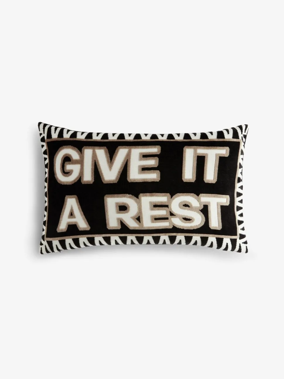 Fluwelen kussen met Give It A Rest-slogan
