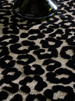 Fluwelen tafelloper met luipaardprint