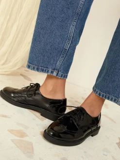 Friends Like These platte comfortabele Brogue schoenen met vetersluiting van lak kunstleer