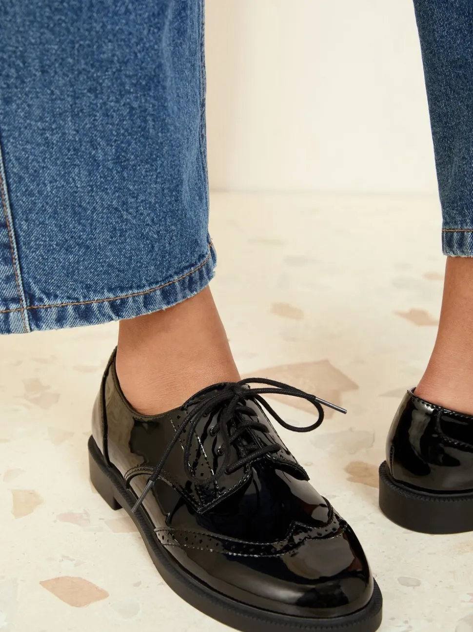 Friends Like These platte comfortabele Brogue schoenen met vetersluiting van lak kunstleer