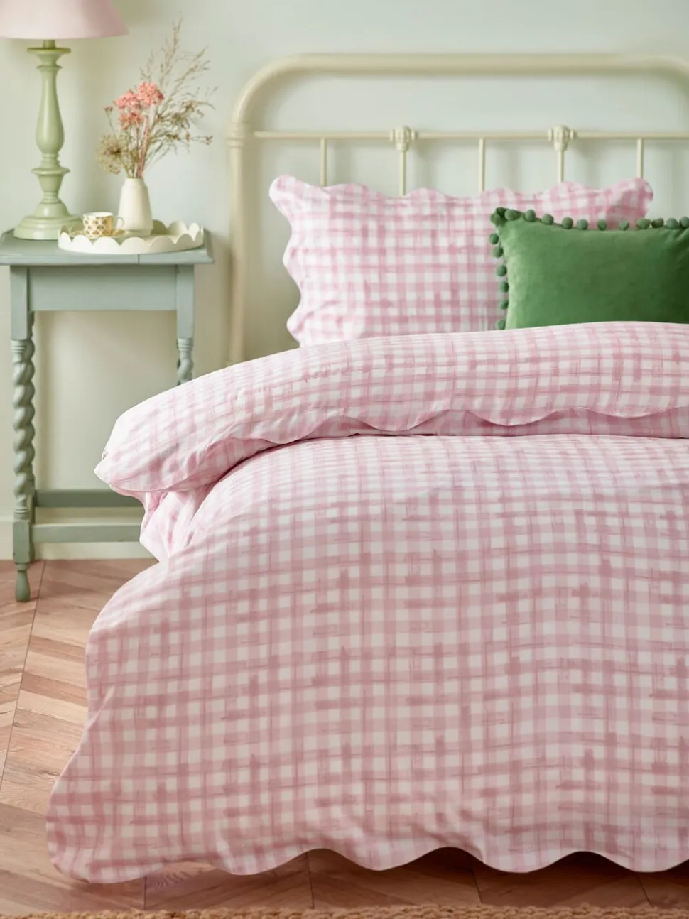 Furn Scalloped Edge Gingham Duvet Set