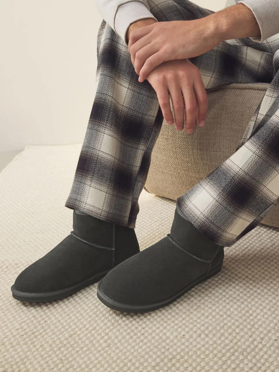 Grijs - Signature Suede Slipper Boots with Faux Fur Lining