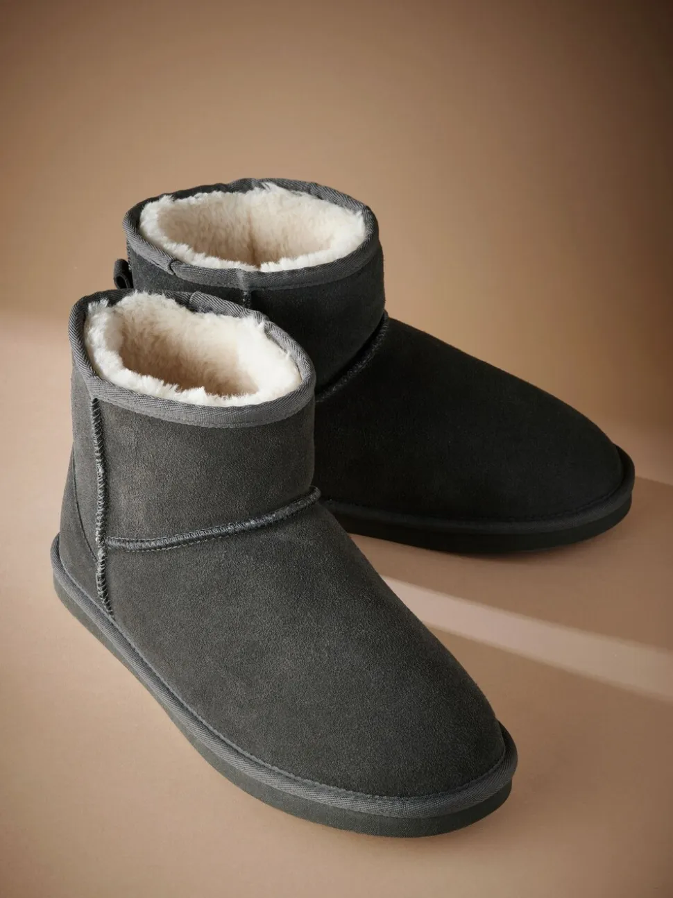 Grijs - Signature Suede Slipper Boots with Faux Fur Lining