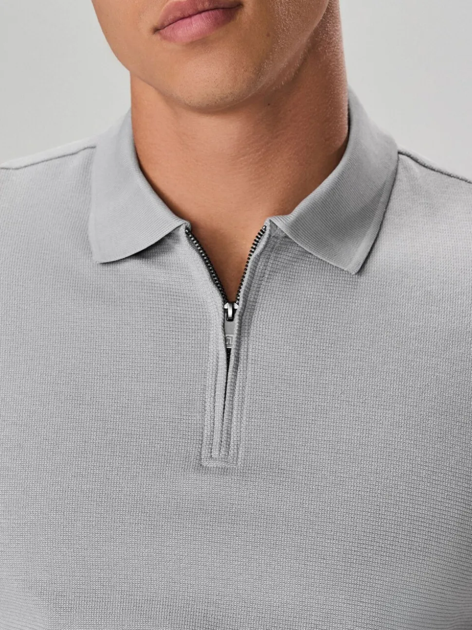 Grijs - Smart poloshirt met textuur en rits