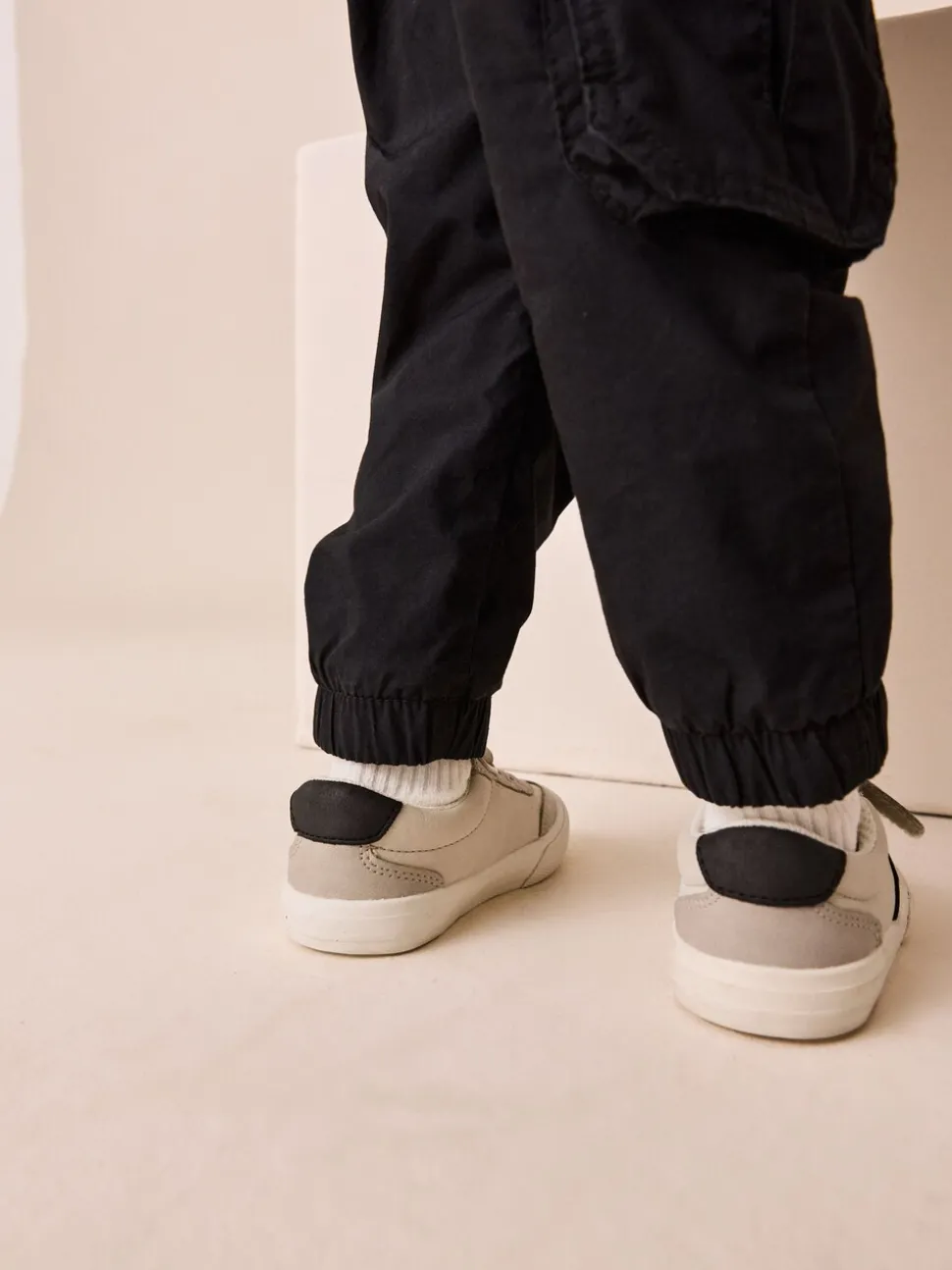 Grijs - Sneakers met klittenbandsluiting en elastische veters
