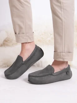 Grijs - Totes - Isotoner - Modieuze moccasinpantoffels met vierkant patroon voor heren