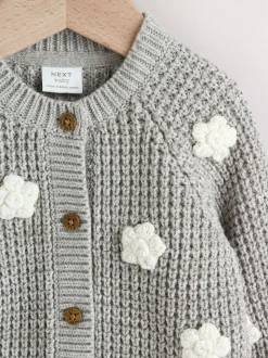 Grijze gehaakte bloemen - Gebreid babyvest (0 mnd- 3 jr)