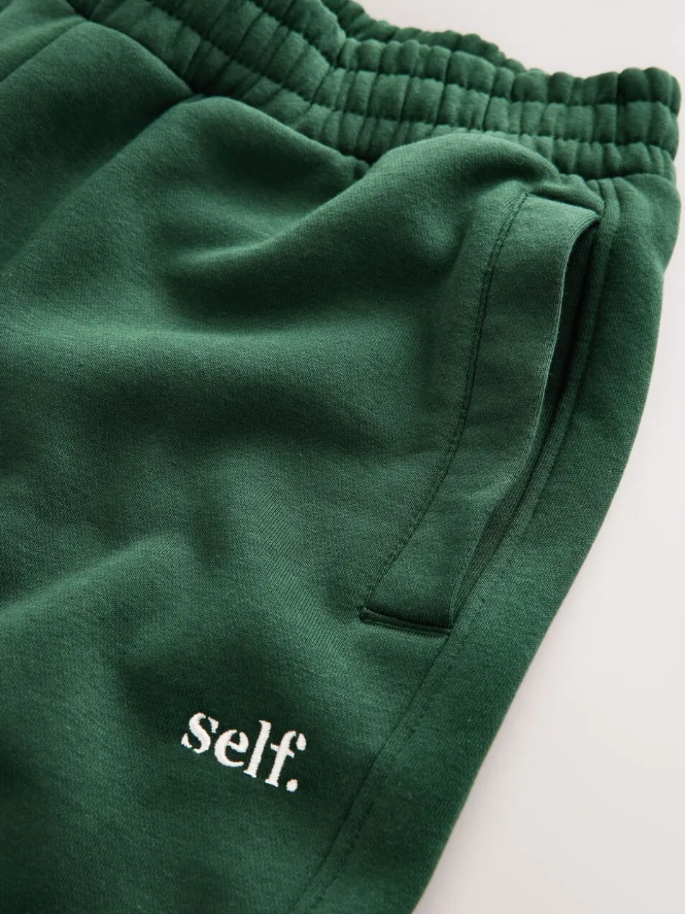 Groen - Self. joggingbroek met boorden