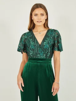 Groen - Yumi jumpsuit met engelmouwen, van fluweel en versierd met lovertjes