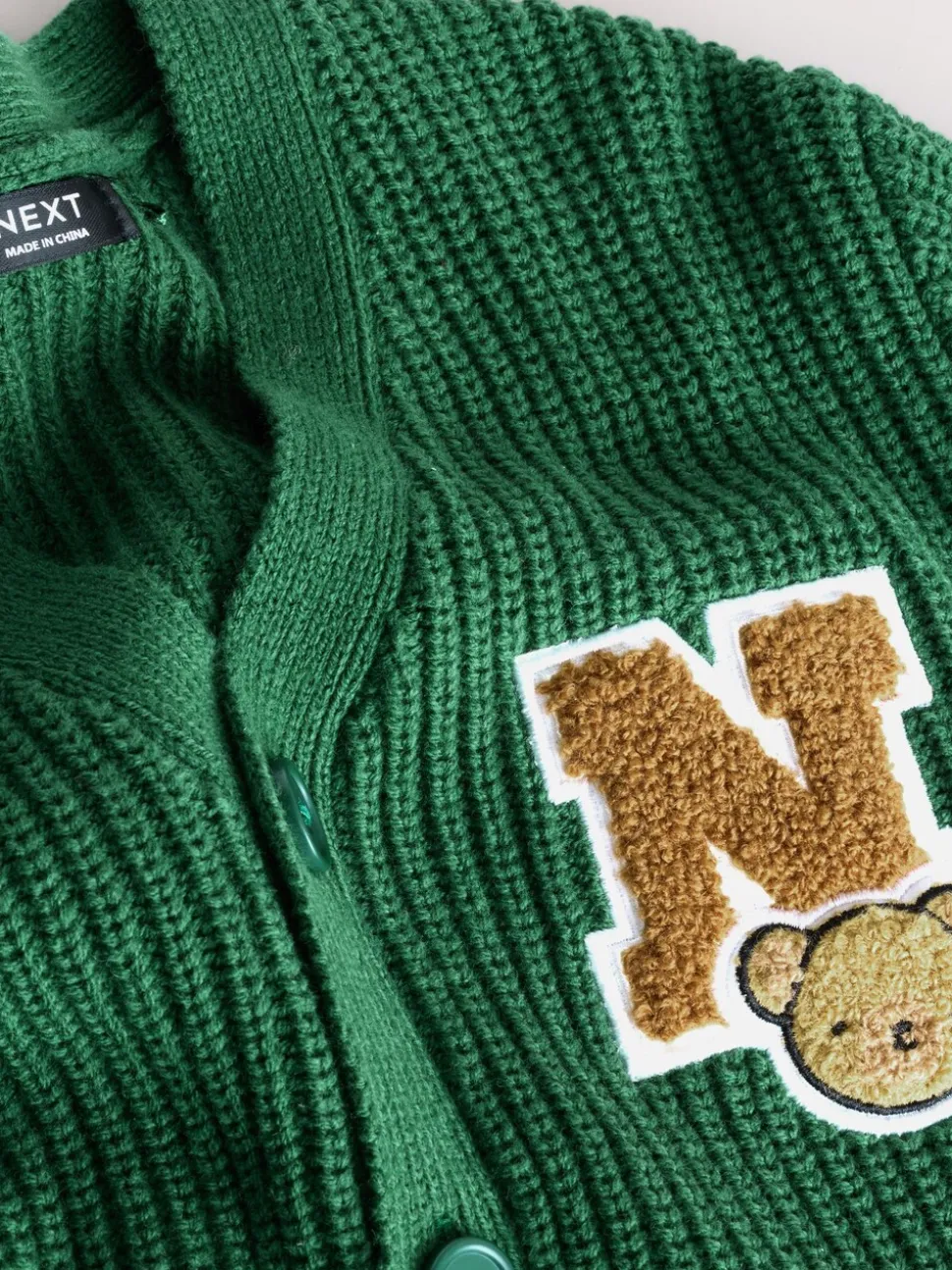 Groen met collegesportprint - Vest met figuurtjes (3mnd-7jr)
