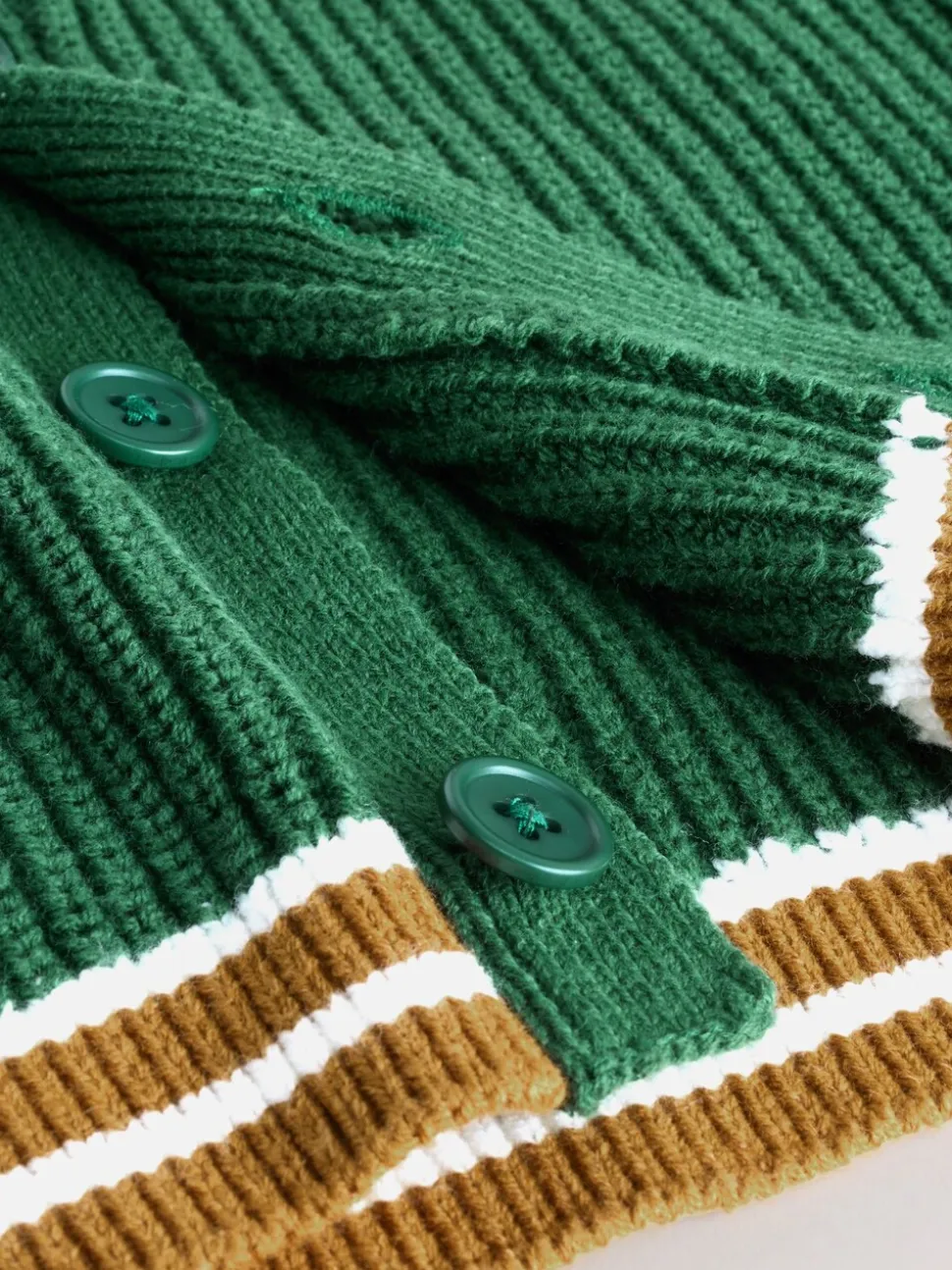 Groen met collegesportprint - Vest met figuurtjes (3mnd-7jr)