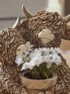 Hamish Couple with Artificial Flowers
