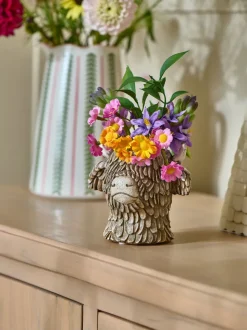 Hamish The Highland Cow Artificial Spring Flower Arrangement