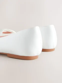 Ivoor - Forever Comfort® bruidsballerina's met strik en puntige neus