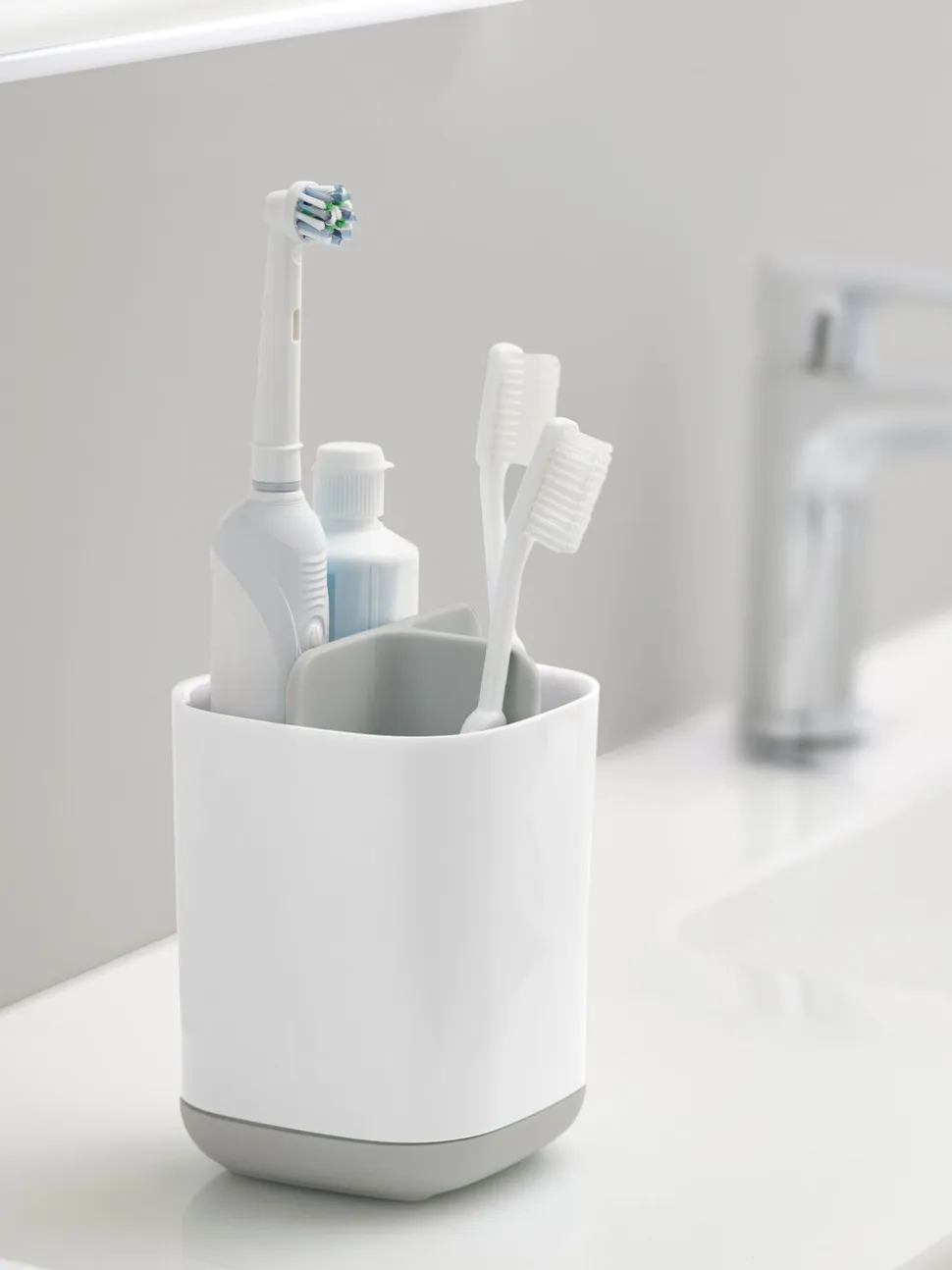 Joseph® Joseph - EasyStore tandenborstelhouder in wit en grijs