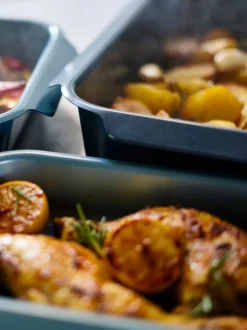 Joseph Joseph Nest™ Oven Nonstick Large Roasting Tray