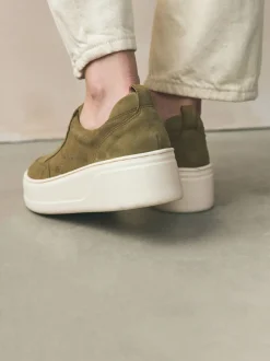 Kakigroen - Signature leren sneakers met dikke plateauzolen en sleehak