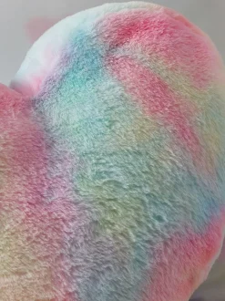 Kussen met hartjes en regenboogkleuren met kleurverloop