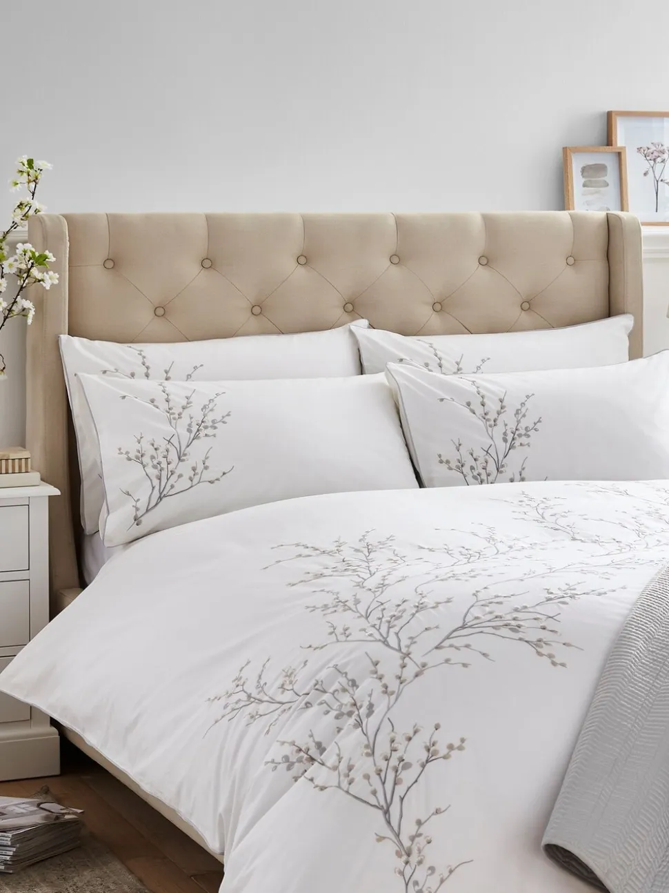 Laura Ashley 100% katoen perkal 200 draadtelling Pussy Willow Sprig geborduurd dekbedovertrek en kussensloopset