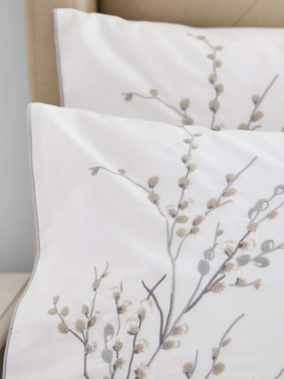 Laura Ashley 100% katoen perkal 200 draadtelling Pussy Willow Sprig geborduurd dekbedovertrek en kussensloopset