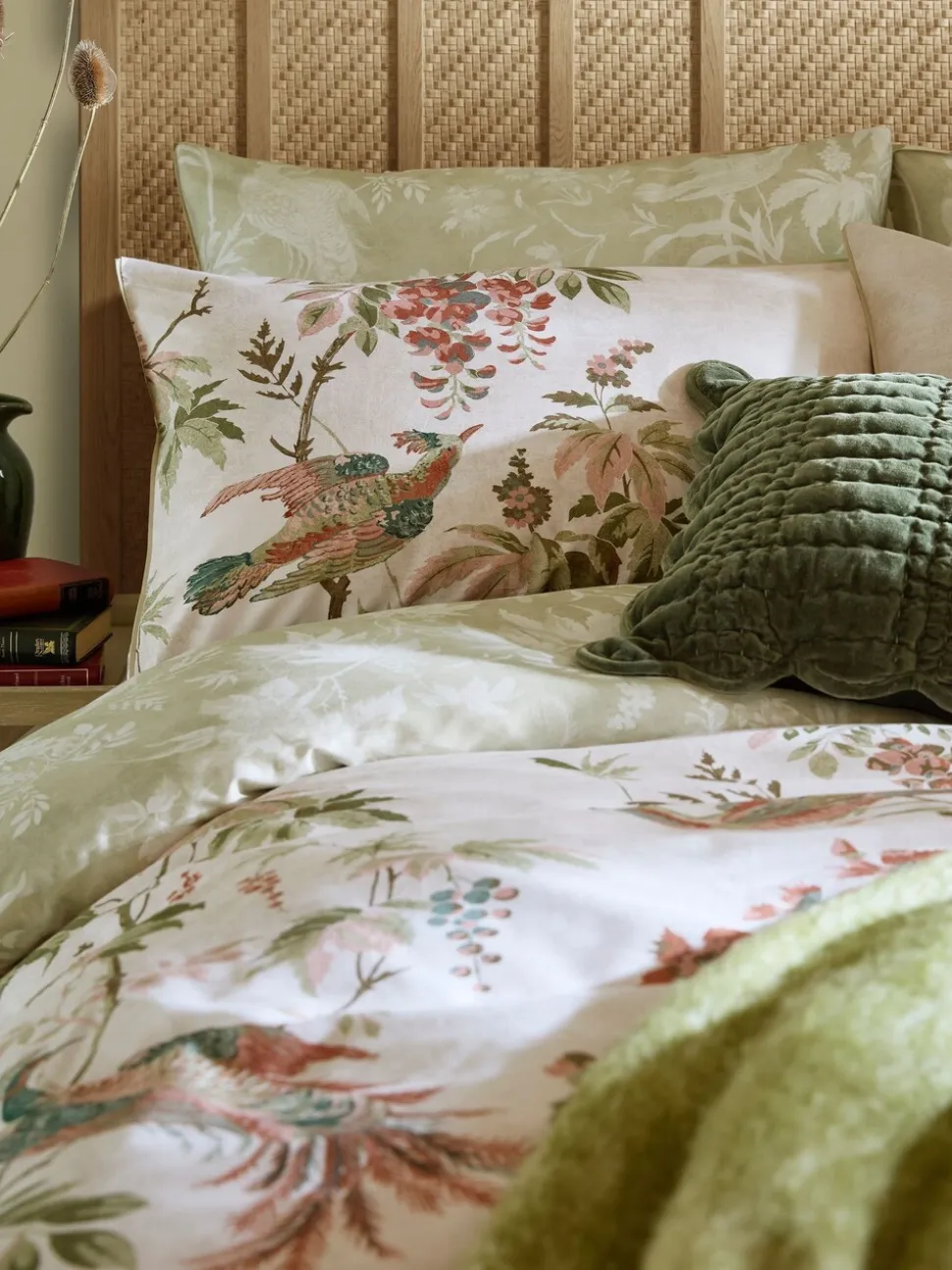 Laura Ashley Attleton 220 Thread Count Duvet Cover and Pillowcase set