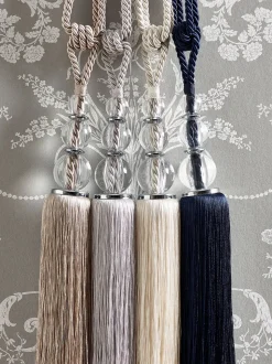 Laura Ashley Selby hars gordijn met kwastjes en strik aan de achterkant