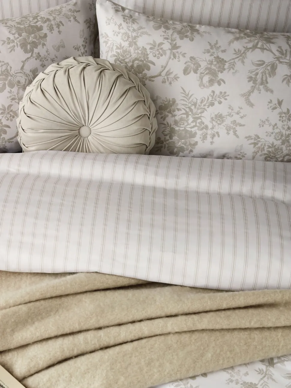 Laura Ashley Set of 2 100% Cotton Walled Garden Pillowcases