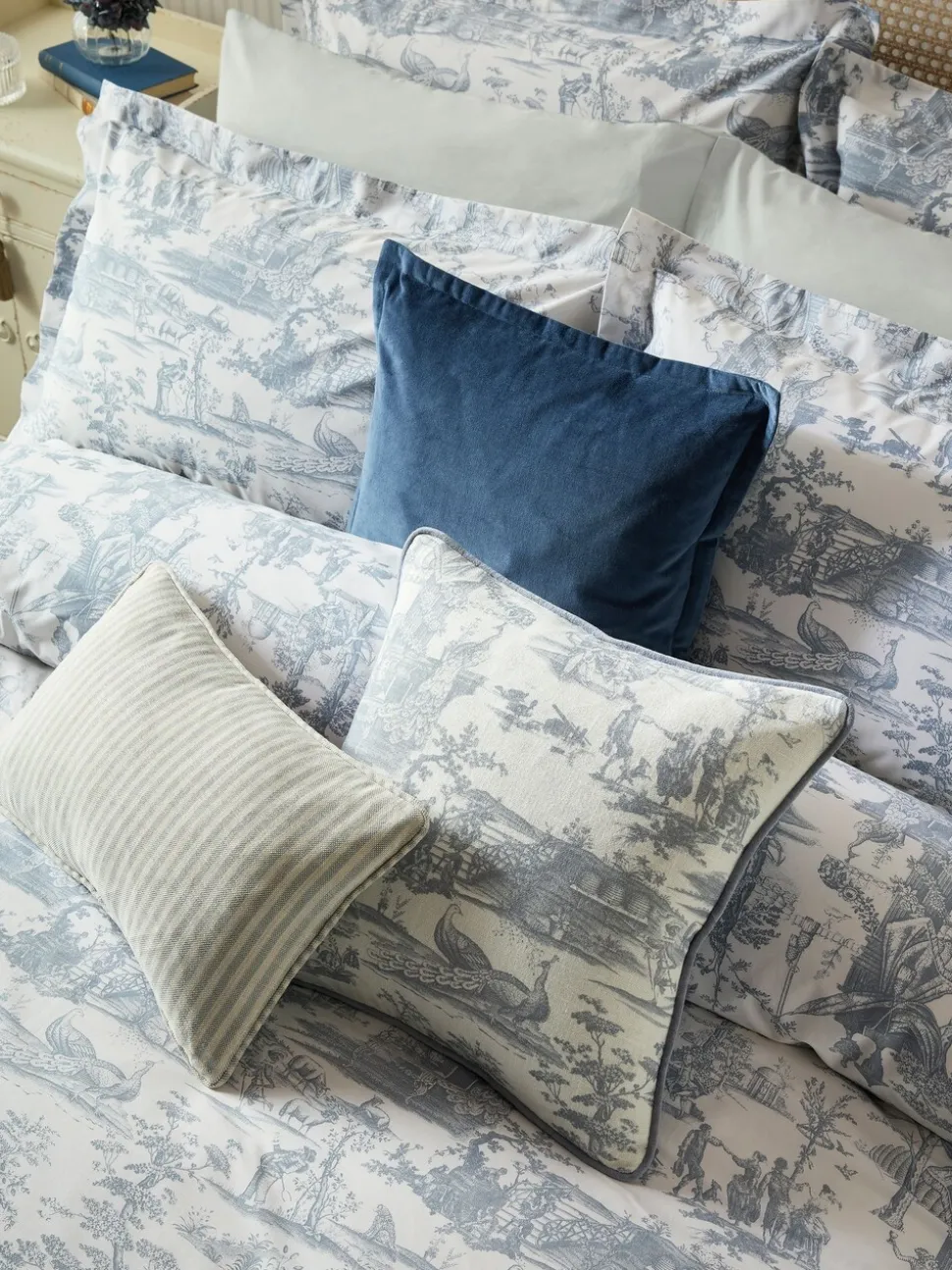 Laura Ashley Set of 2 Braysmith Toile 200 Thread Pillowcases