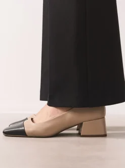 Licht beige - Forever Comfort® Toe Cap Low Block Court Heels