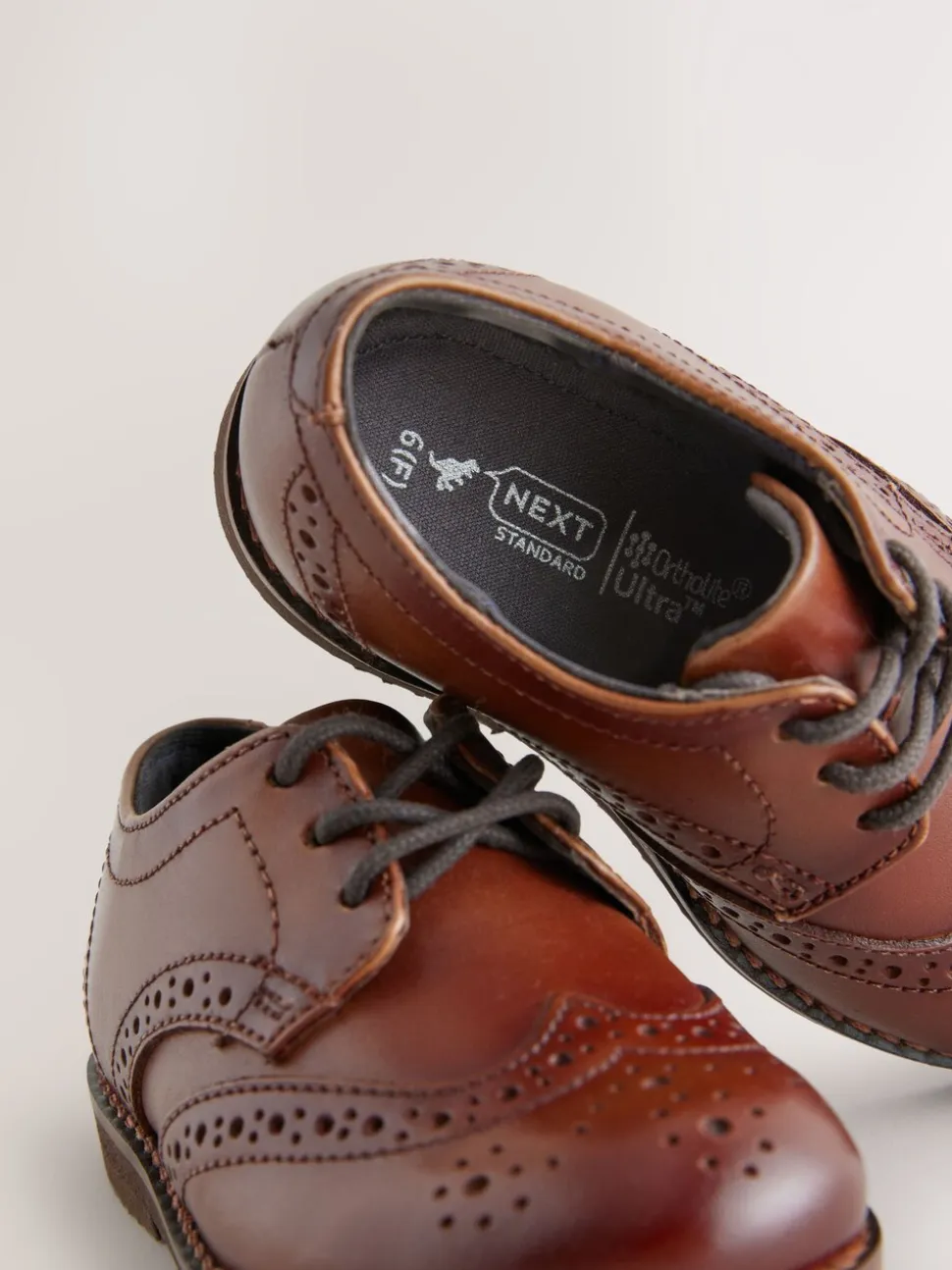Lichtbruin - Modieuze brogues van leer