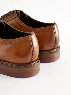 Lichtbruin - Standaard pasvorm - Leren brogues met contrasterende dikke zool