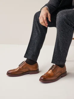 Lichtbruin - Standaard pasvorm - Leren brogues met contrasterende dikke zool