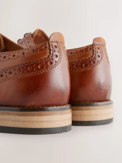 Lichtbruin - Wijde pasvorm - Brogues van leer met contrasterende zool