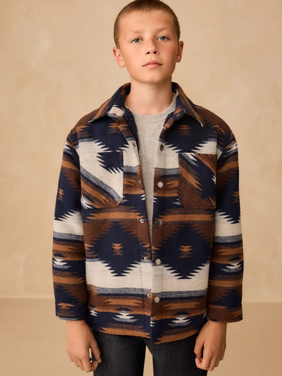 Lichtbruin/Marineblauw Ikat-patroon - Gevoerde shacket (3-16jr)