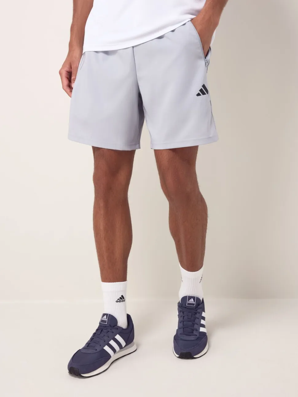 Lichtgrijs - adidas Train Essentials geweven trainingsshorts