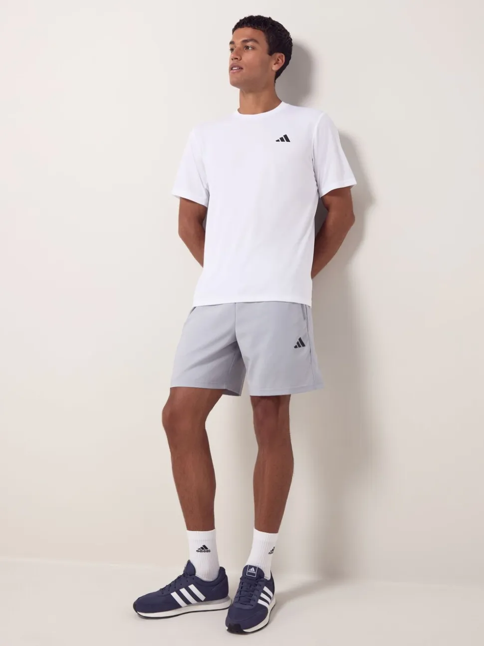 Lichtgrijs - adidas Train Essentials geweven trainingsshorts