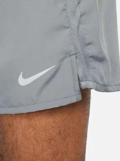 Lichtgrijs - Nike Dri-FIT Challenger 5 Inch hardloopshorts met slipvoering