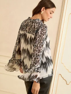 Love & Roses blouse met V-hals, hardware en uitlopende mouwen