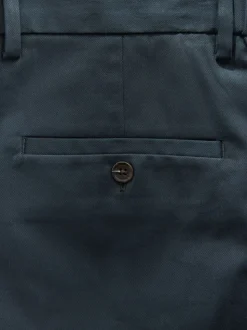 Marineblauw - Aansluitend - Slim-fit katoenen TENCEL™ lyocell blend chino's met comfortabele tailleband.