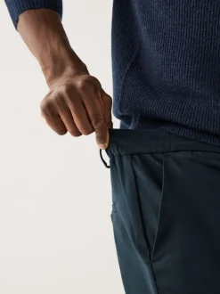 Marineblauw - Aansluitend - Slim-fit katoenen TENCEL™ lyocell blend chino's met comfortabele tailleband.