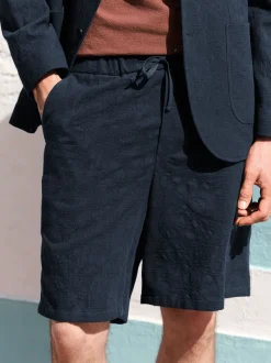 Marineblauw - Regular fit Nova Fides shorts van Italiaanse stof met gehaakt patroon