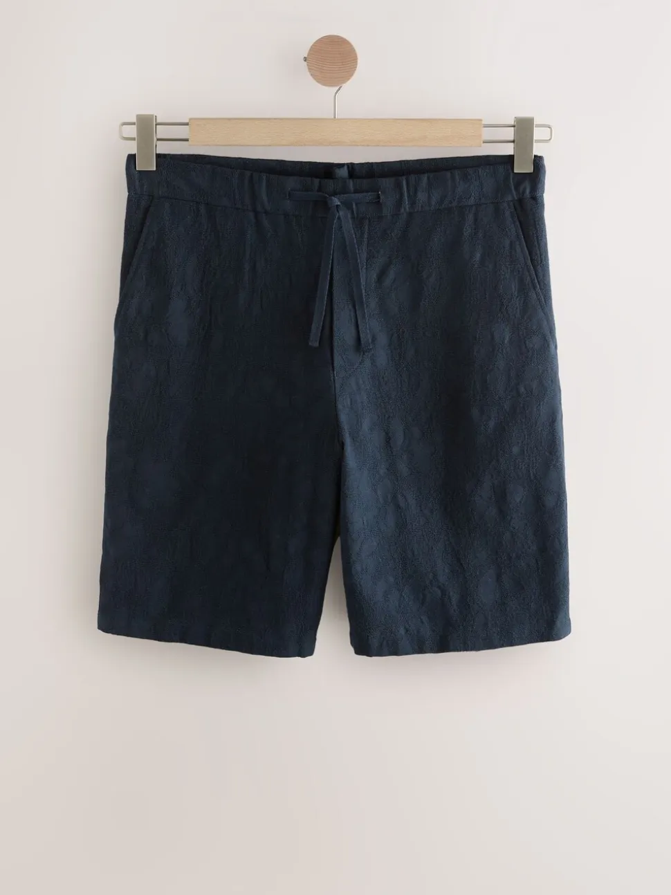 Marineblauw - Regular fit Nova Fides shorts van Italiaanse stof met gehaakt patroon