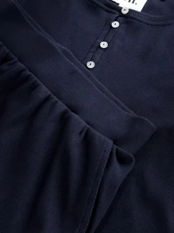 Marineblauw - self. Geribbelde pyjama met knopen