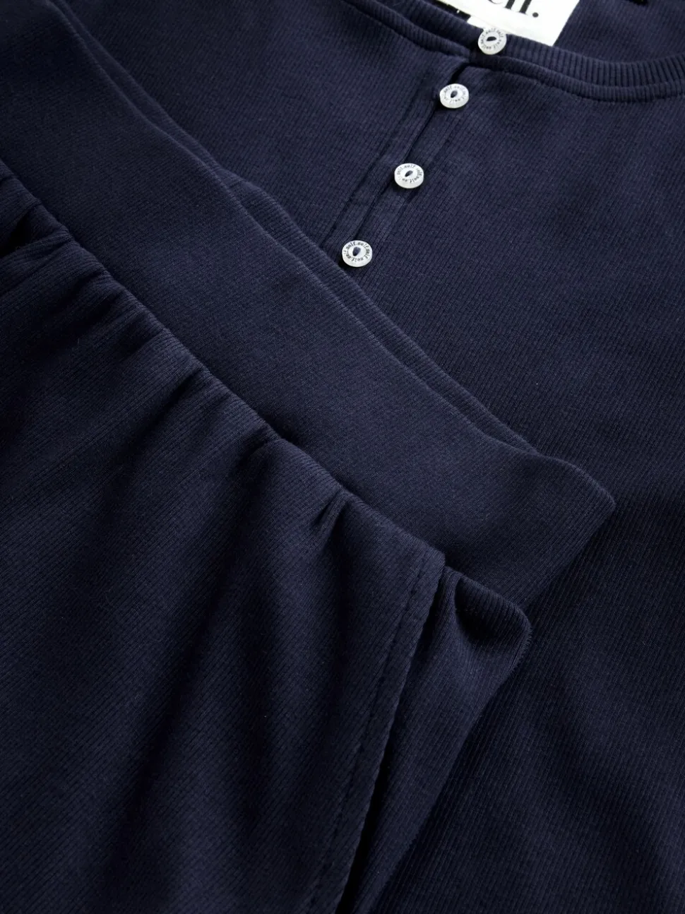 Marineblauw - self. Geribbelde pyjama met knopen