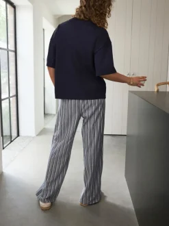 Marineblauw gestreept - self. Pyjama met korte mouwen