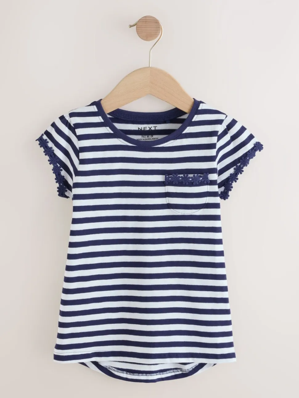 Marineblauwe/witte strepen - T-shirt met zakje en madeliefjesprint (1,5-16 jr)