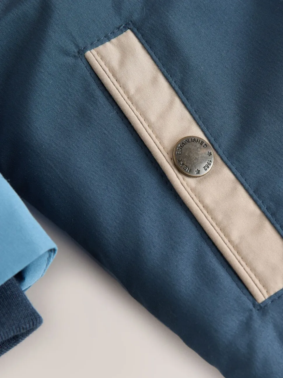 Marineblauw/rood met kleurvlakken - Waterdichte parka met borgvoering (3mnd -7jr)