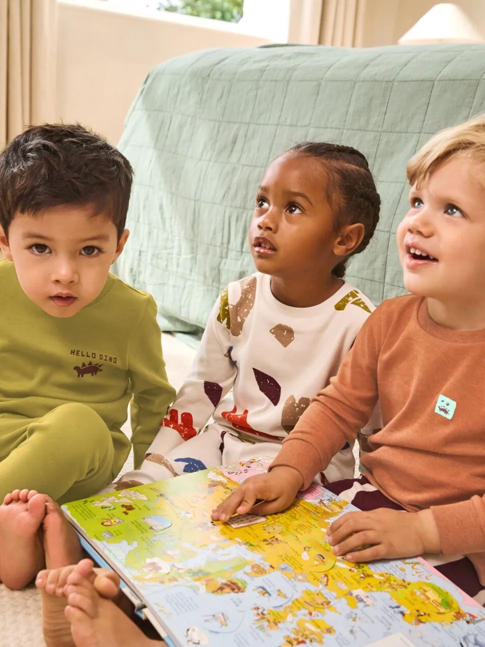 Meerdere felle kleuren met dino - Verpakking van 3 knusse pyjama's (9 mnd-10 jr)